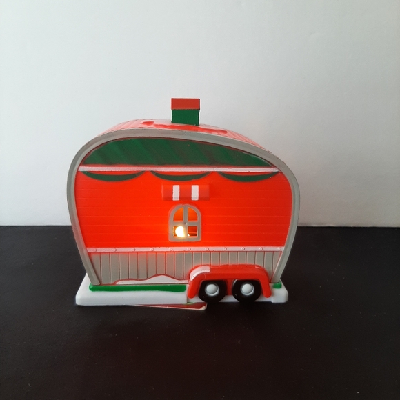 Cobblestone Corners RV Camper Figurine LED 4" Christmas Village Home Decor - Picture 5 of 12